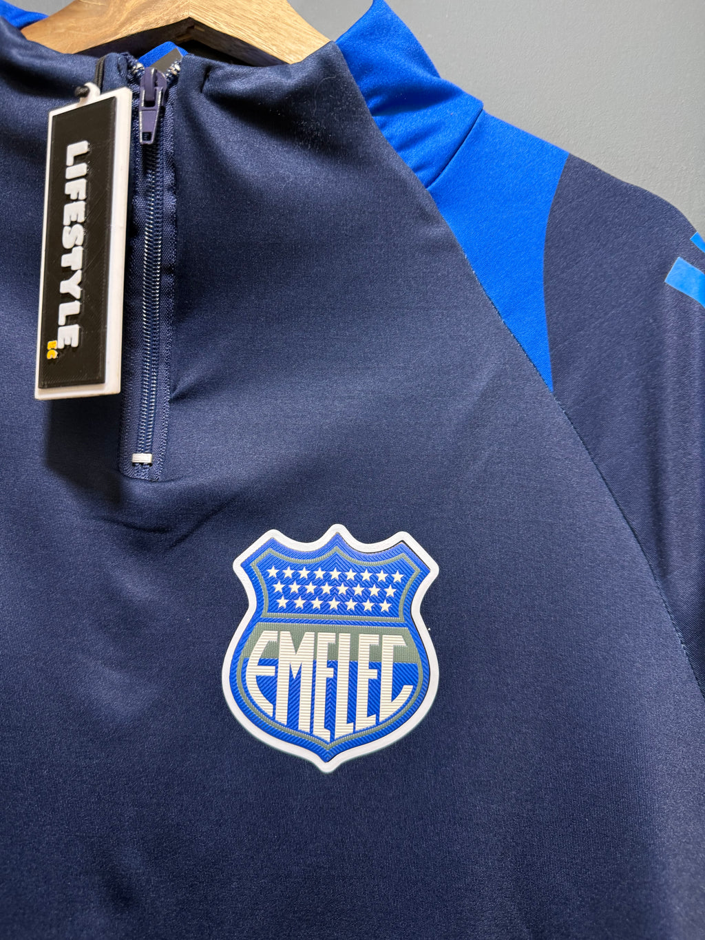 EMELEC BUZO ALICRADO 2026