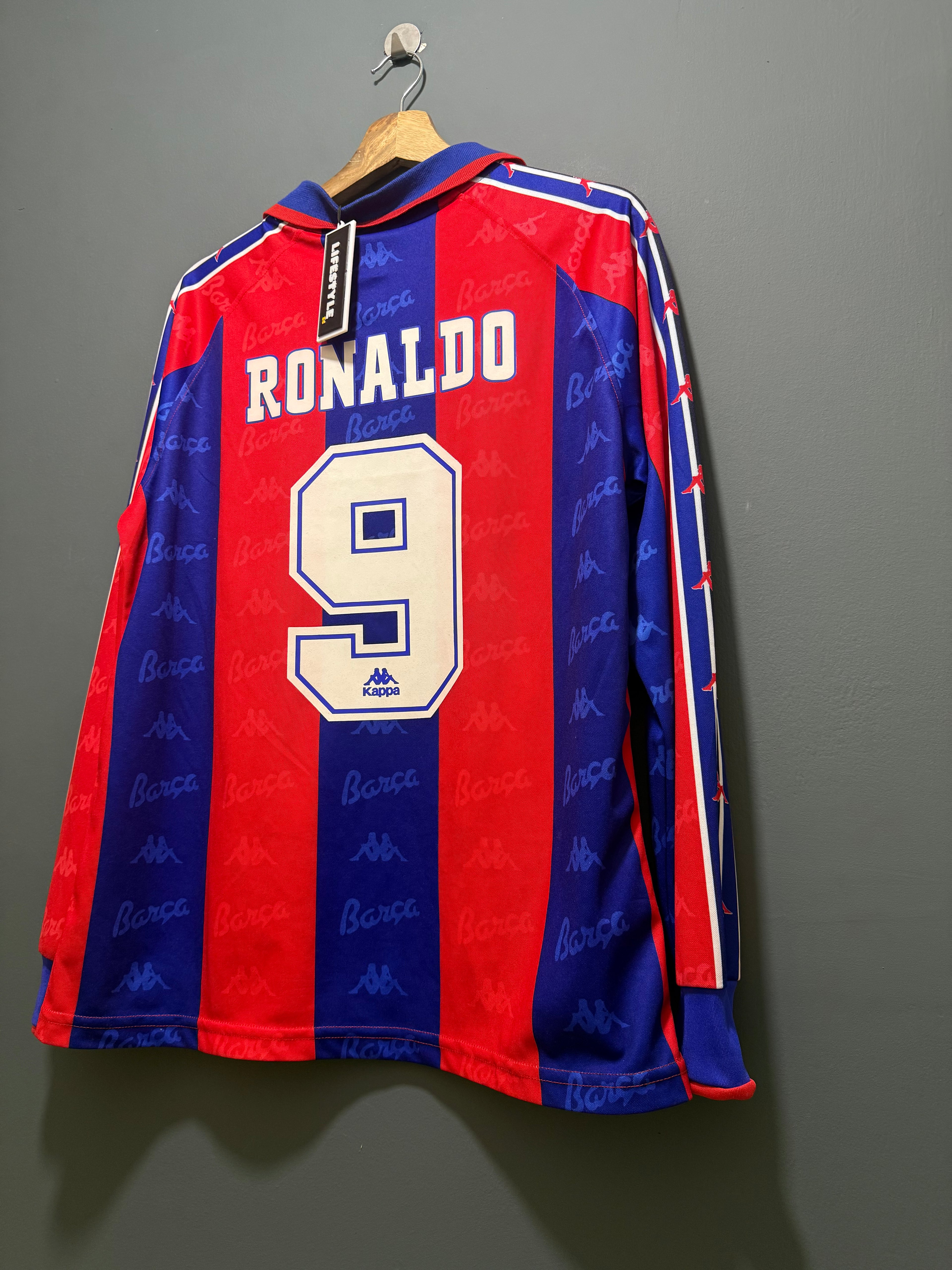 BARCELONA F.C | RETRO 9 RONALDO