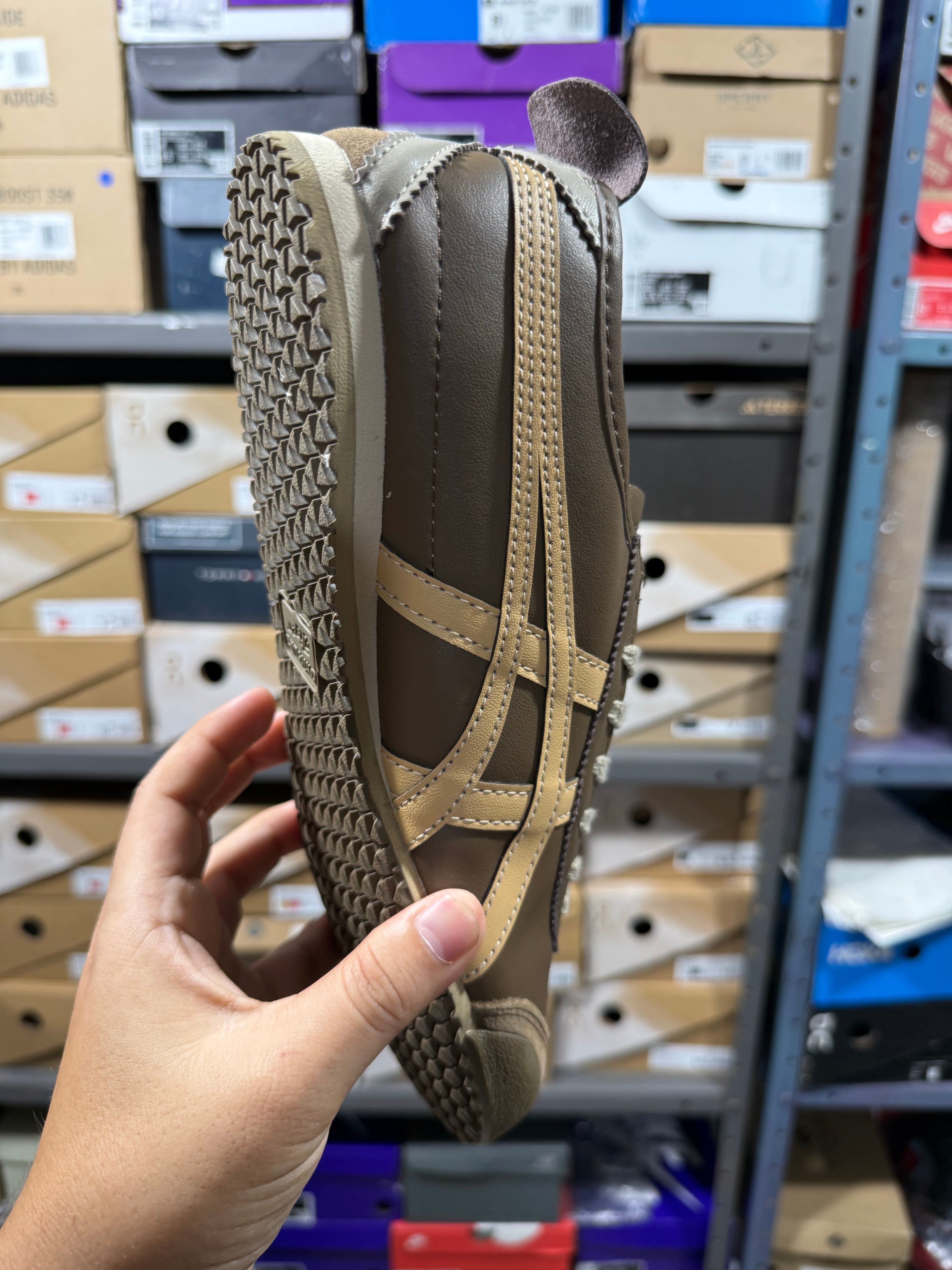 ONITSUKA TIGER