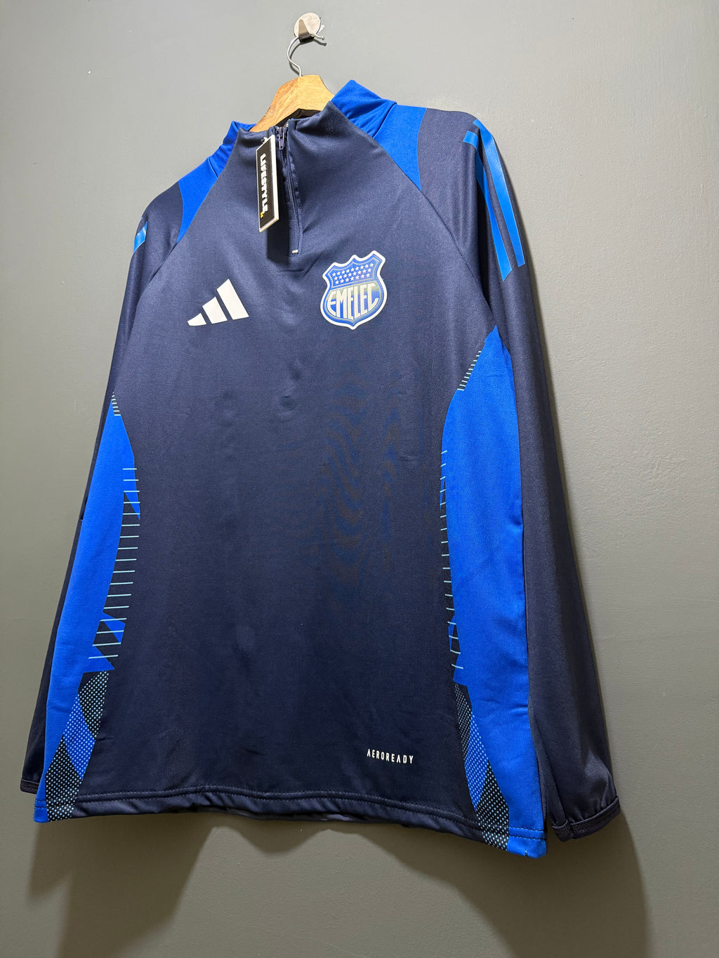 EMELEC BUZO ALICRADO 2026