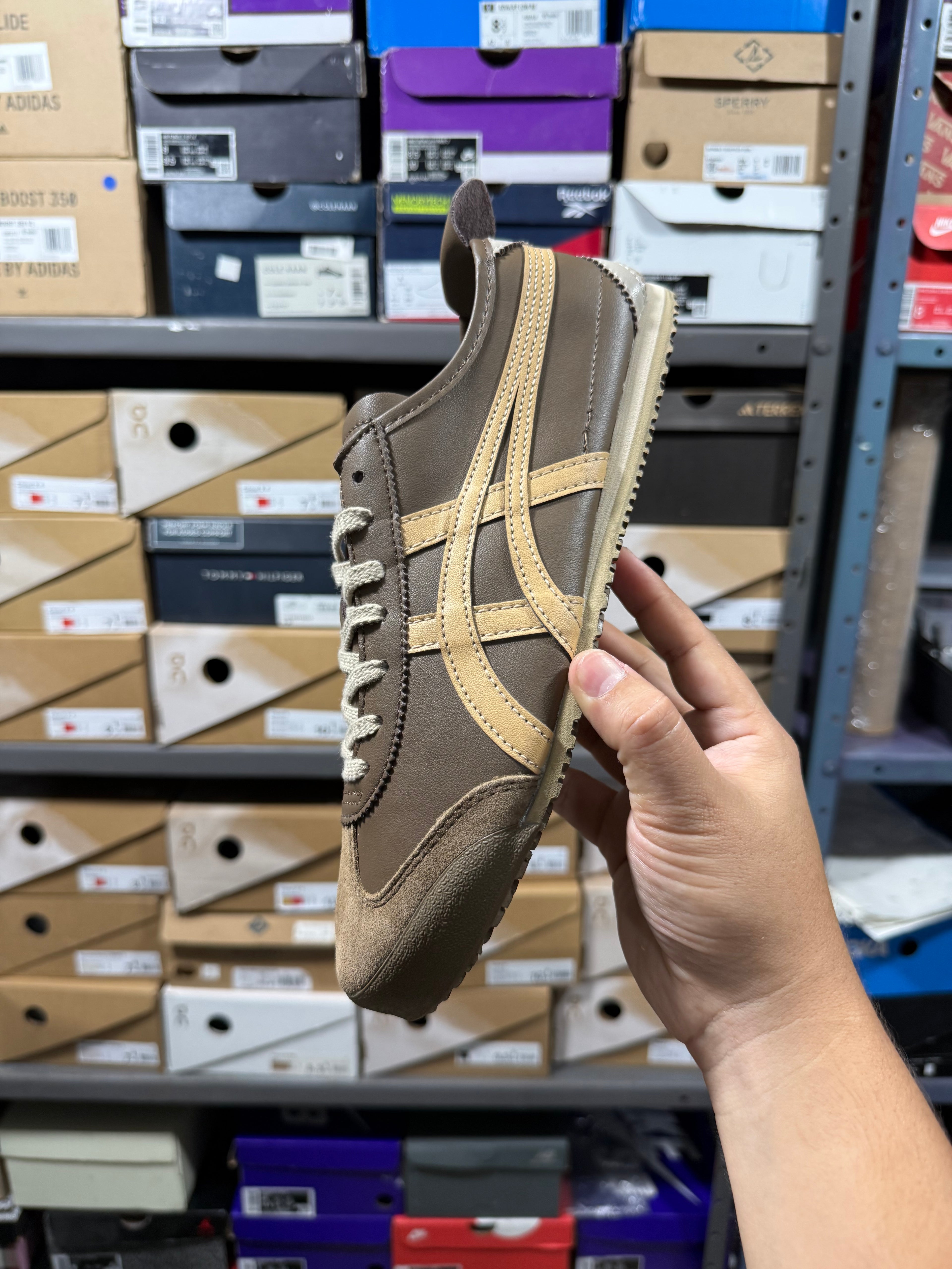 ONITSUKA TIGER