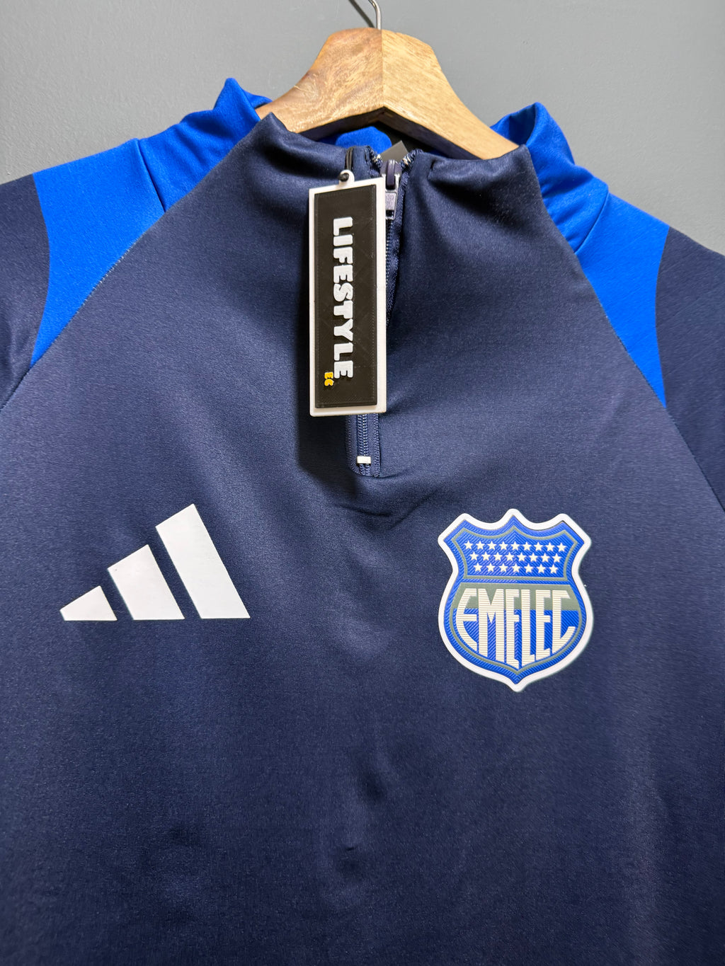 EMELEC BUZO ALICRADO 2026