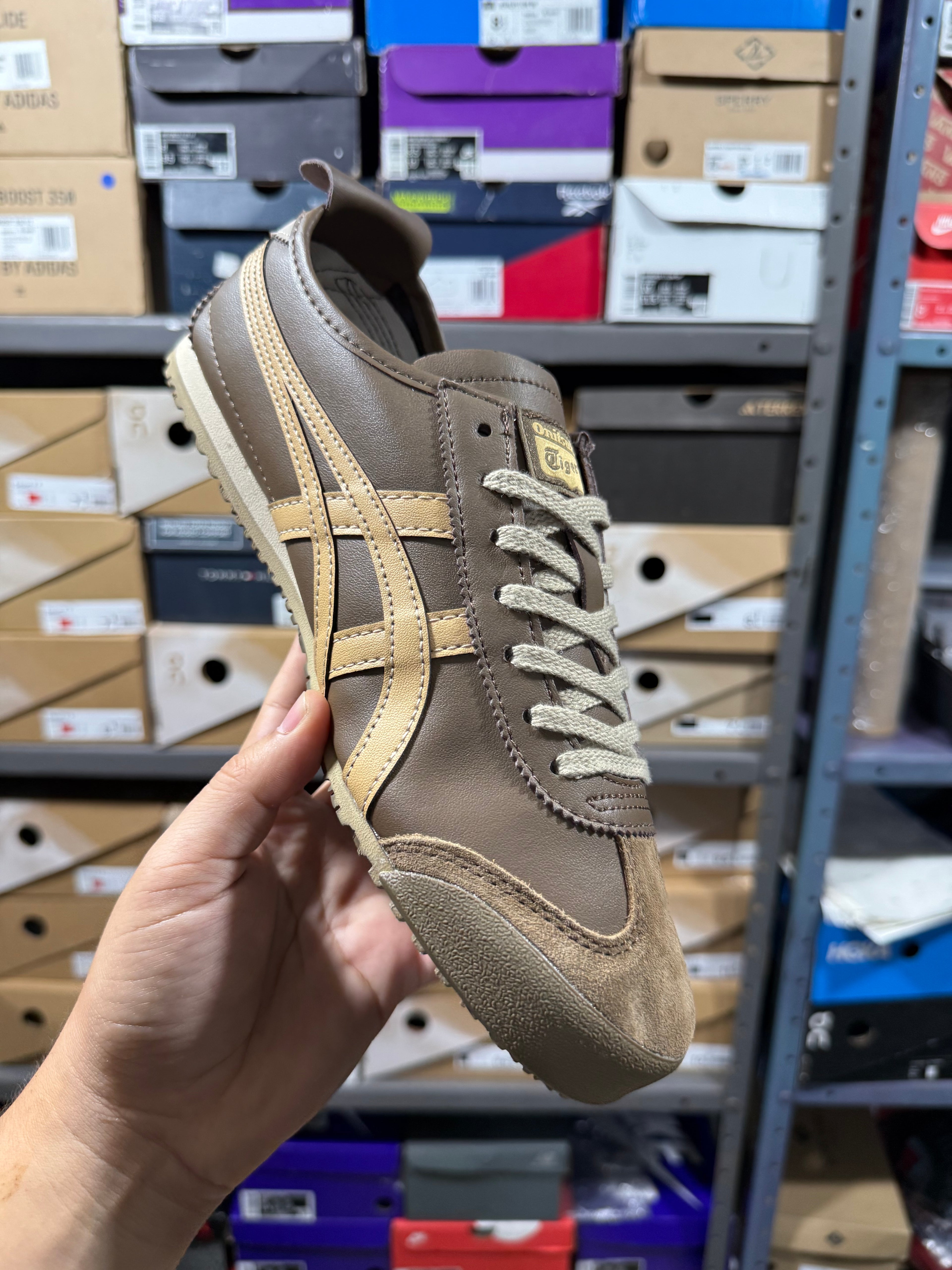 ONITSUKA TIGER