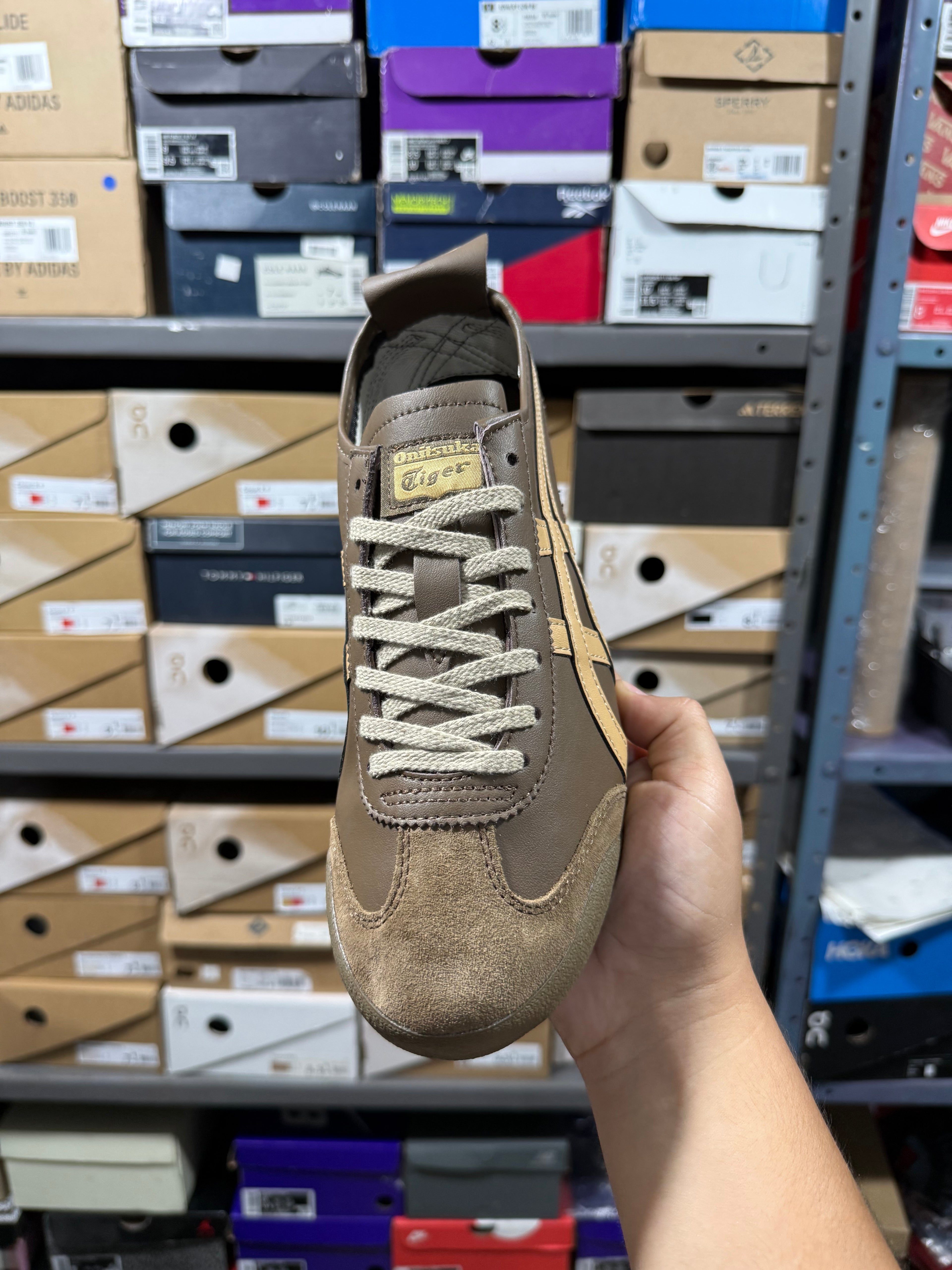 ONITSUKA TIGER