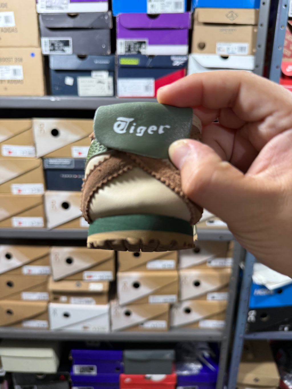 ONITSUKA TIGER