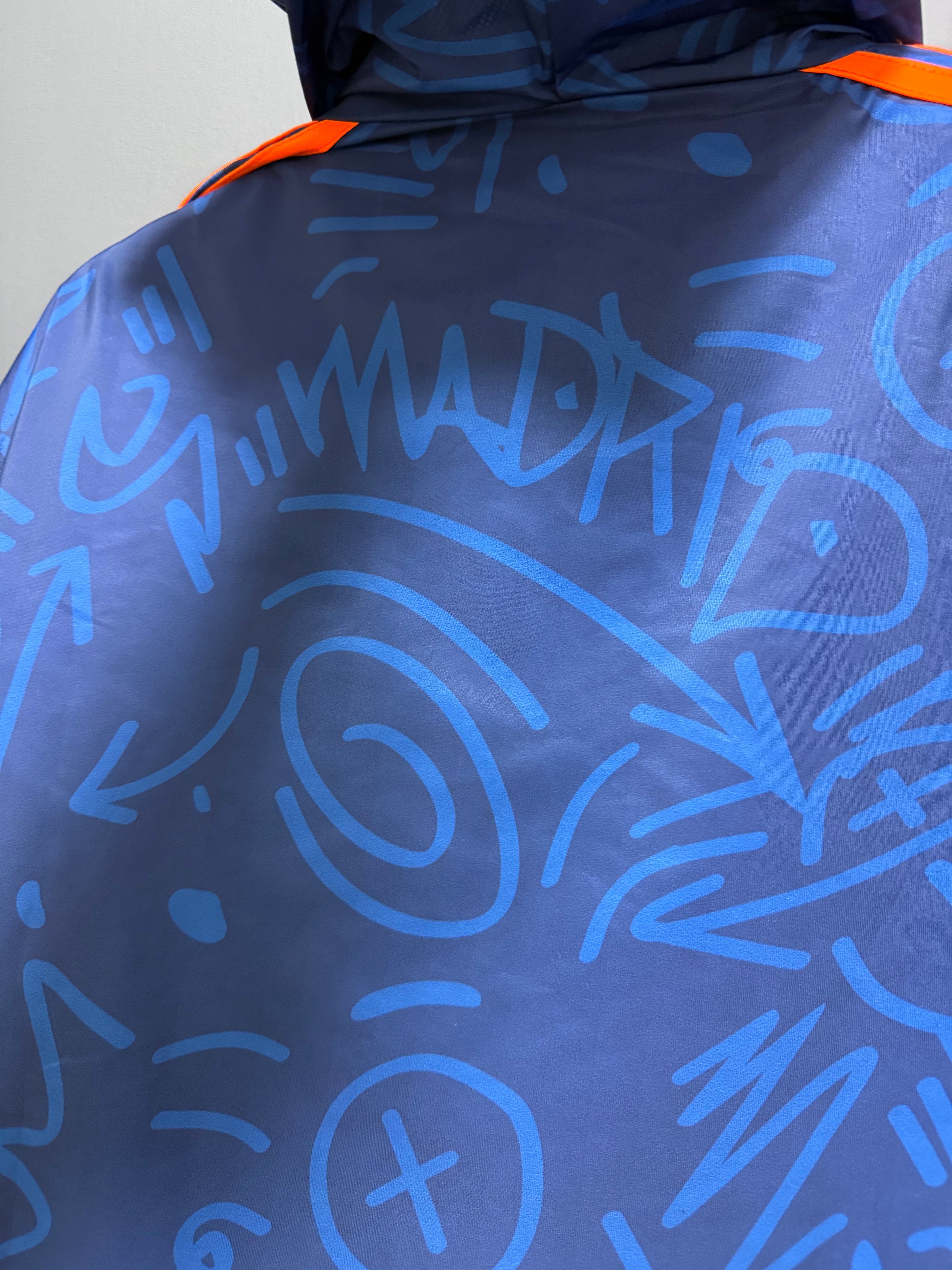 REAL MADRID | CHOMPA IMPERMEABLE