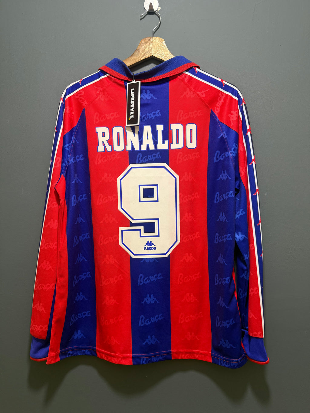 BARCELONA F.C | RETRO 9 RONALDO