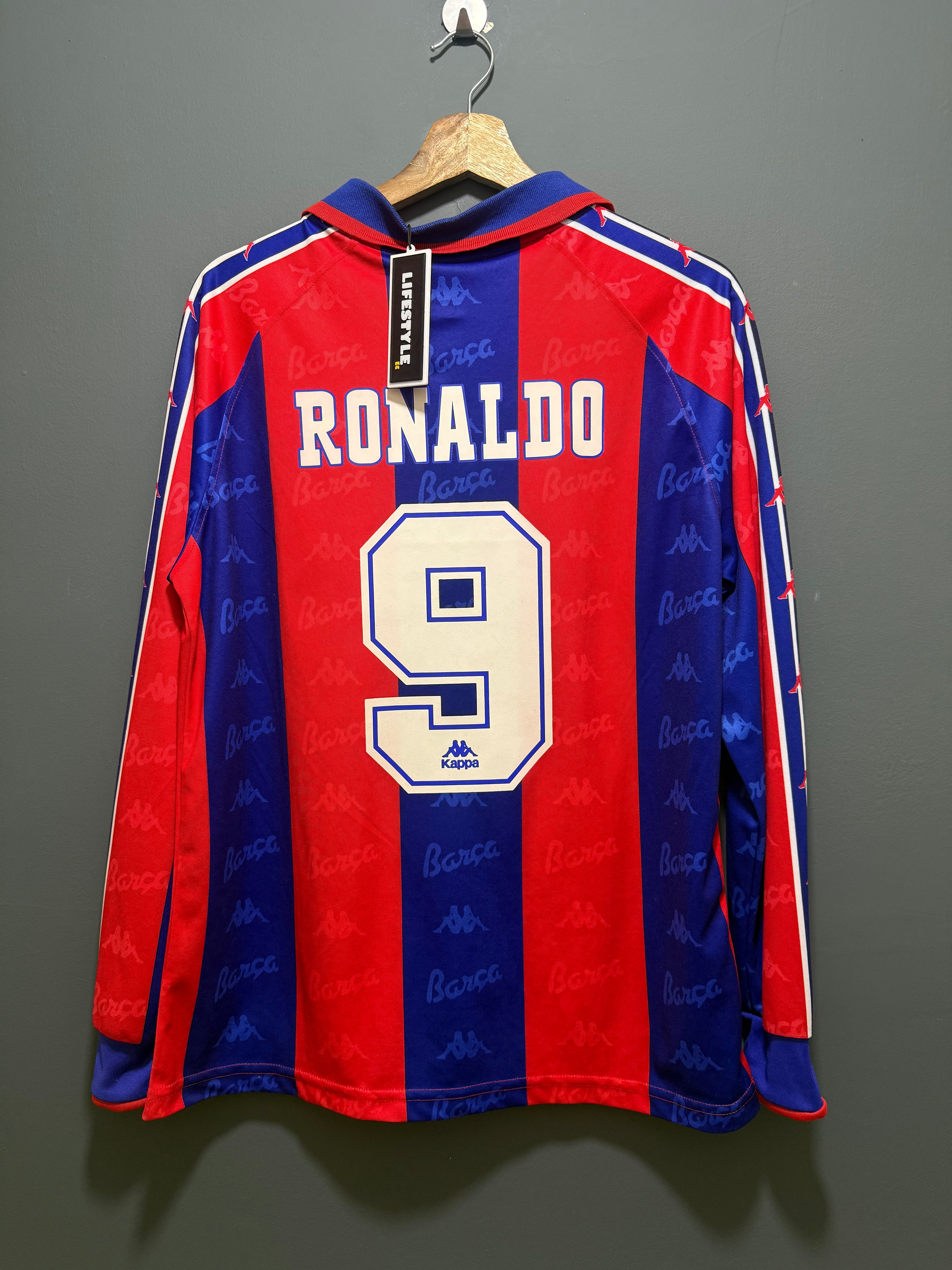 BARCELONA F.C | RETRO 9 RONALDO