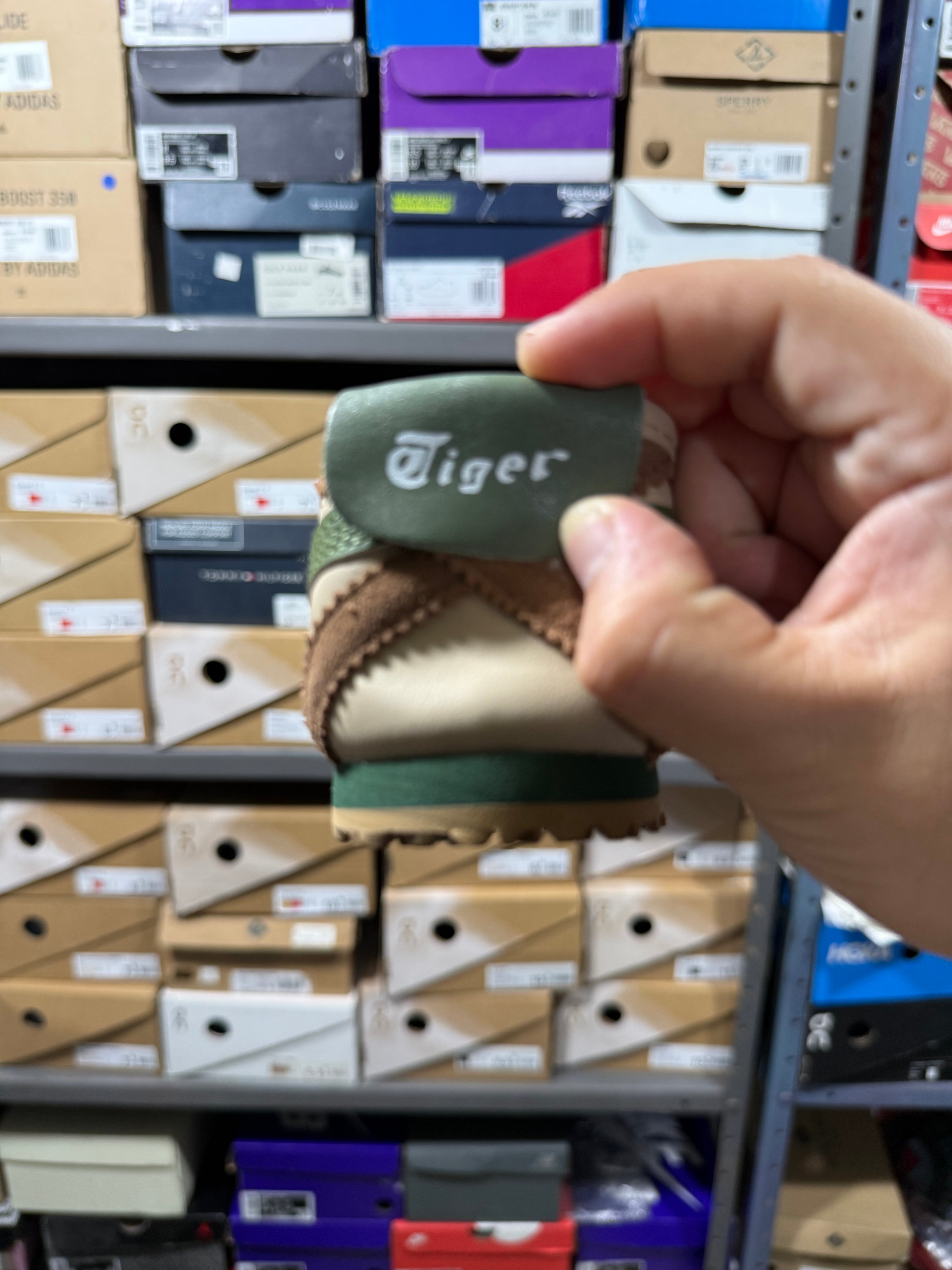 ONITSUKA TIGER