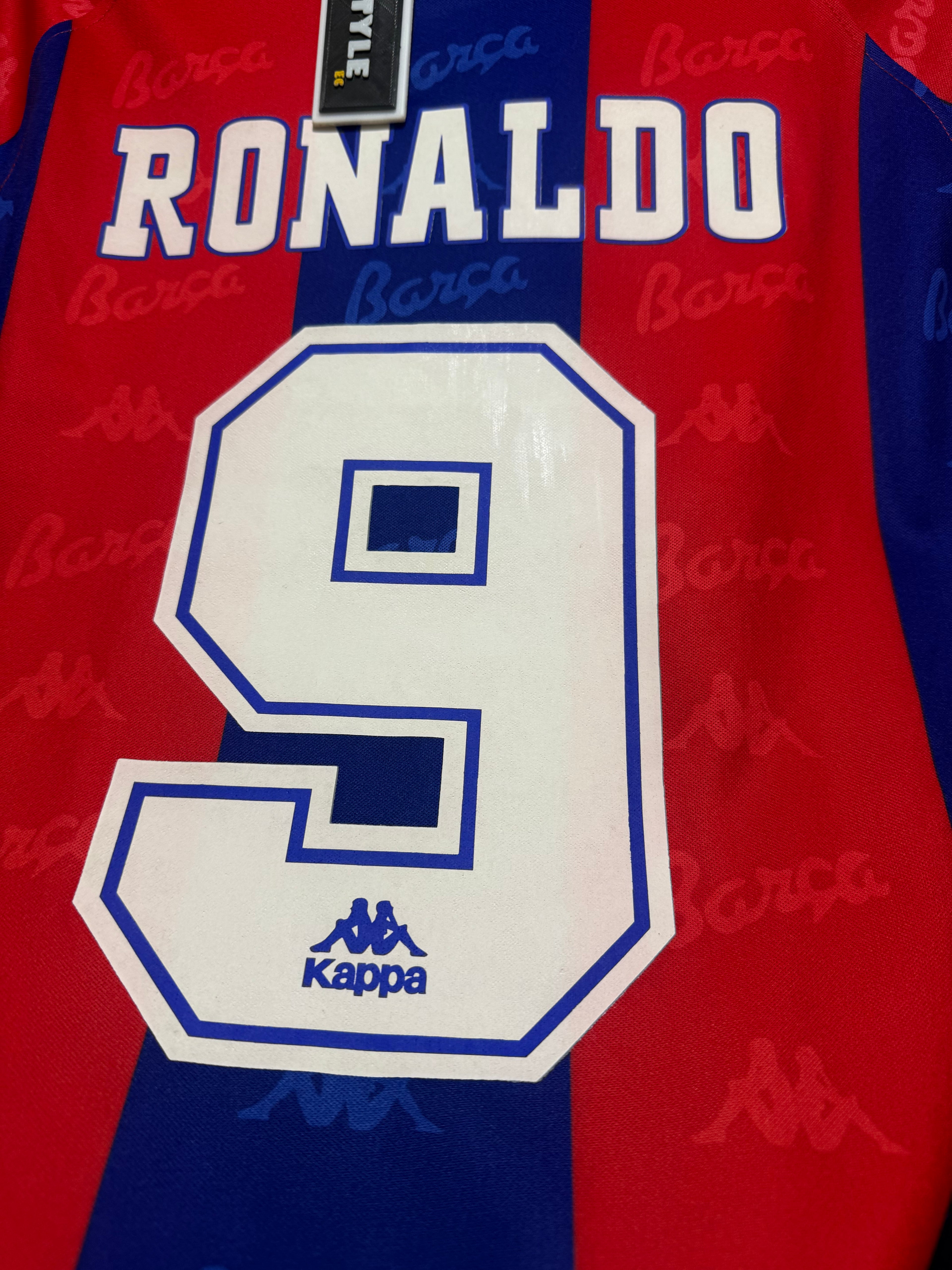 BARCELONA F.C | RETRO 9 RONALDO