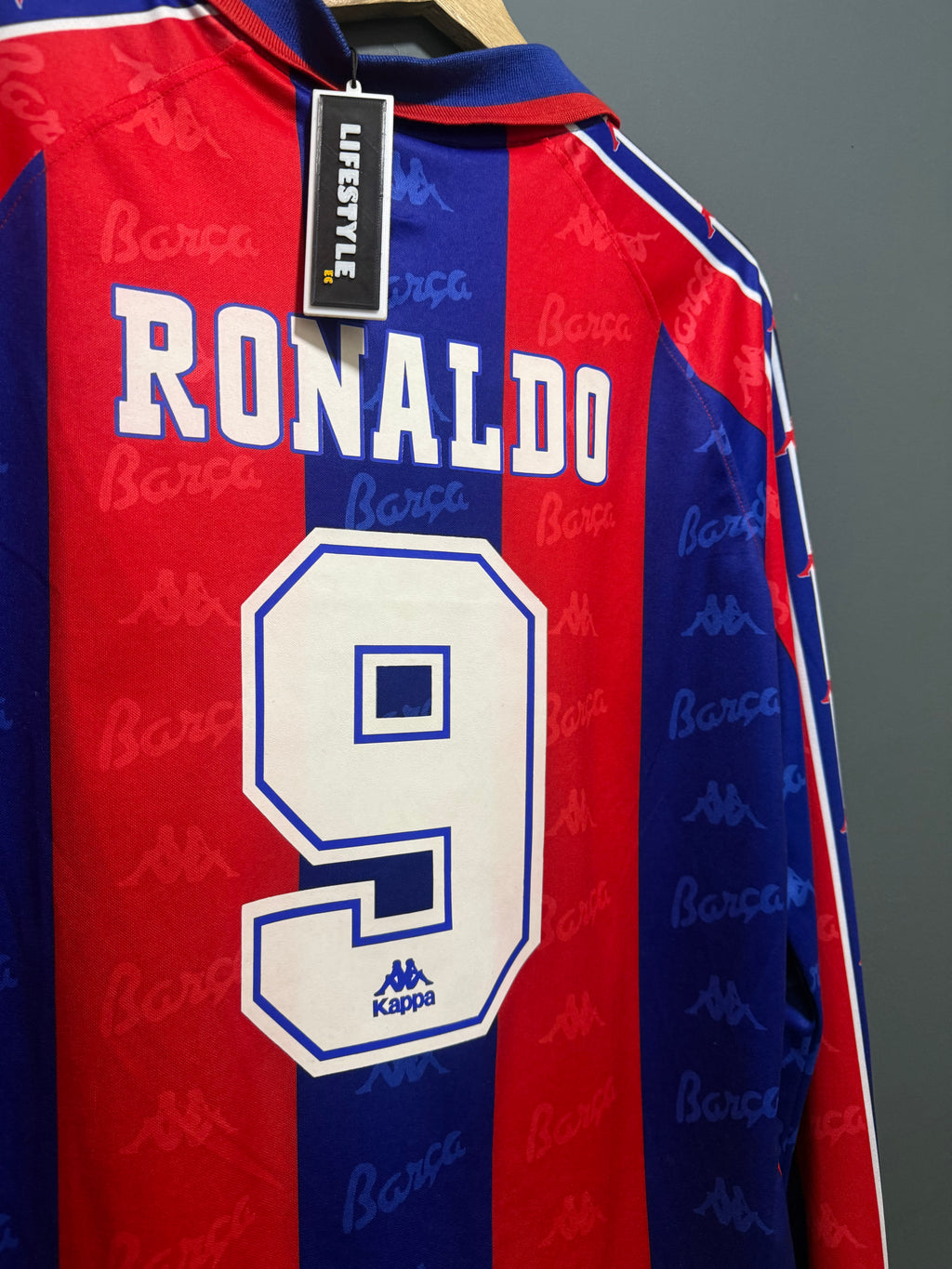 BARCELONA F.C | RETRO 9 RONALDO
