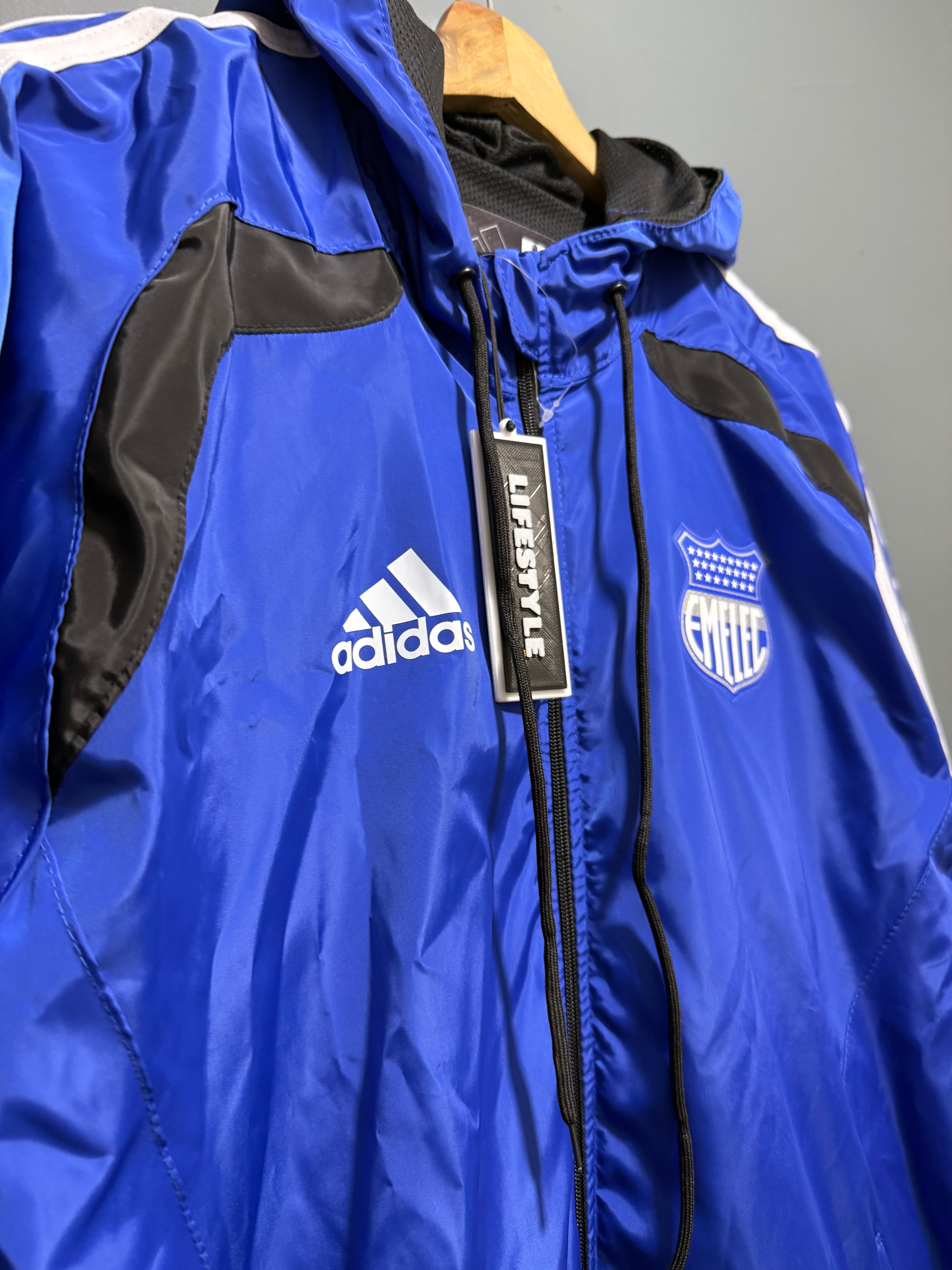 EMELEC 2026 | CHOMPA IMPERMEABLE