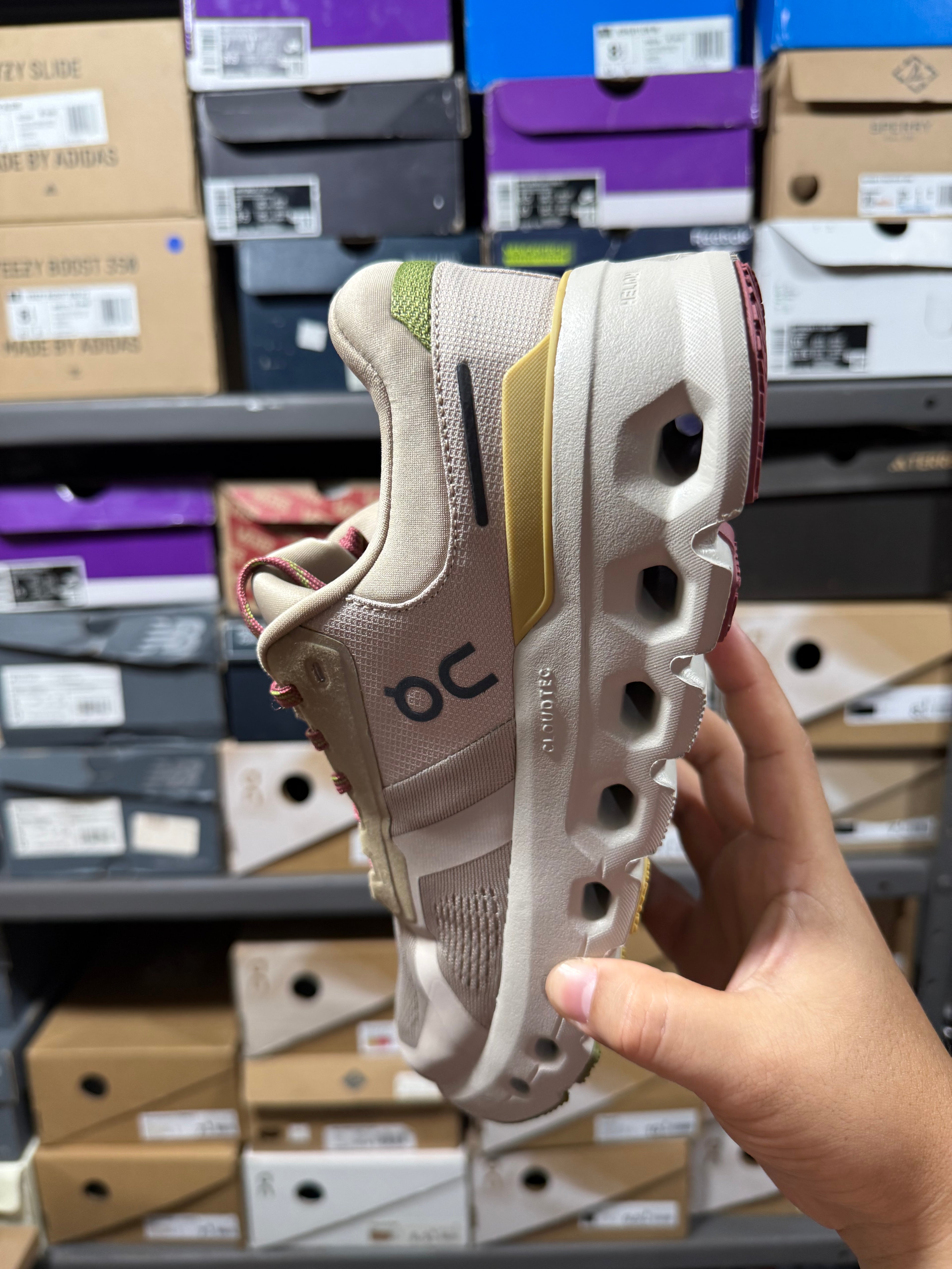 ONCLOUD CLOUDRUNNER 2 WALKGOD