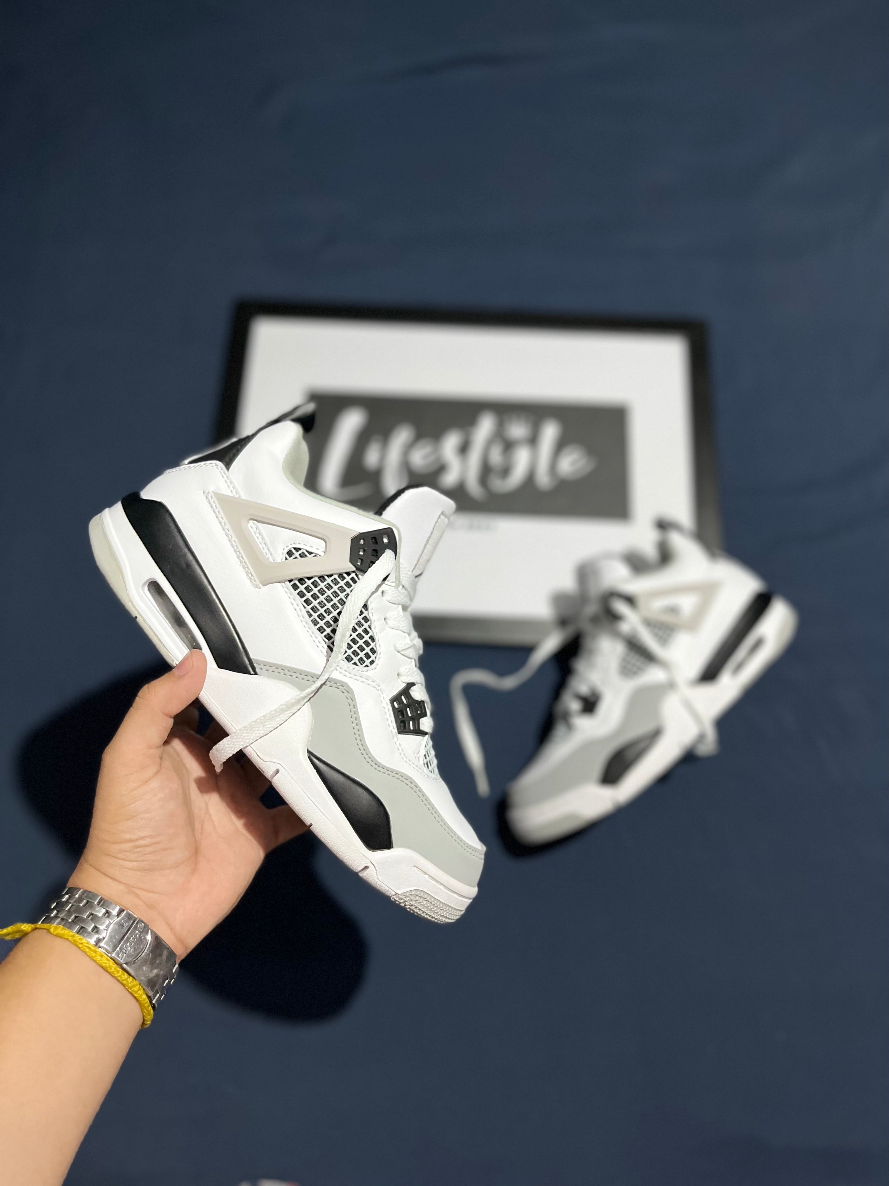 JORDAN RETRO 4 | MILITARY BLACK