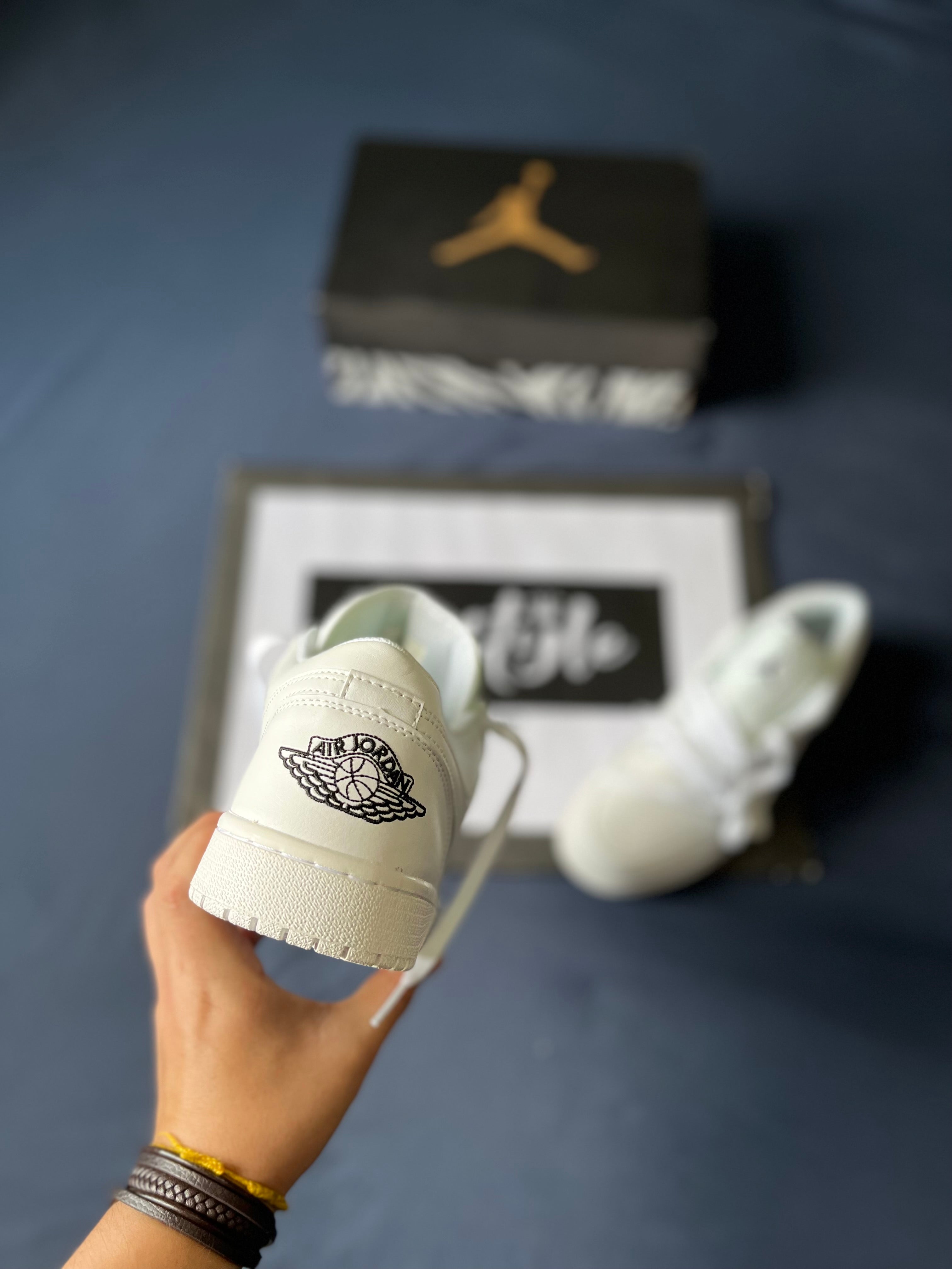 JORDAN RETRO 1 | WHITE