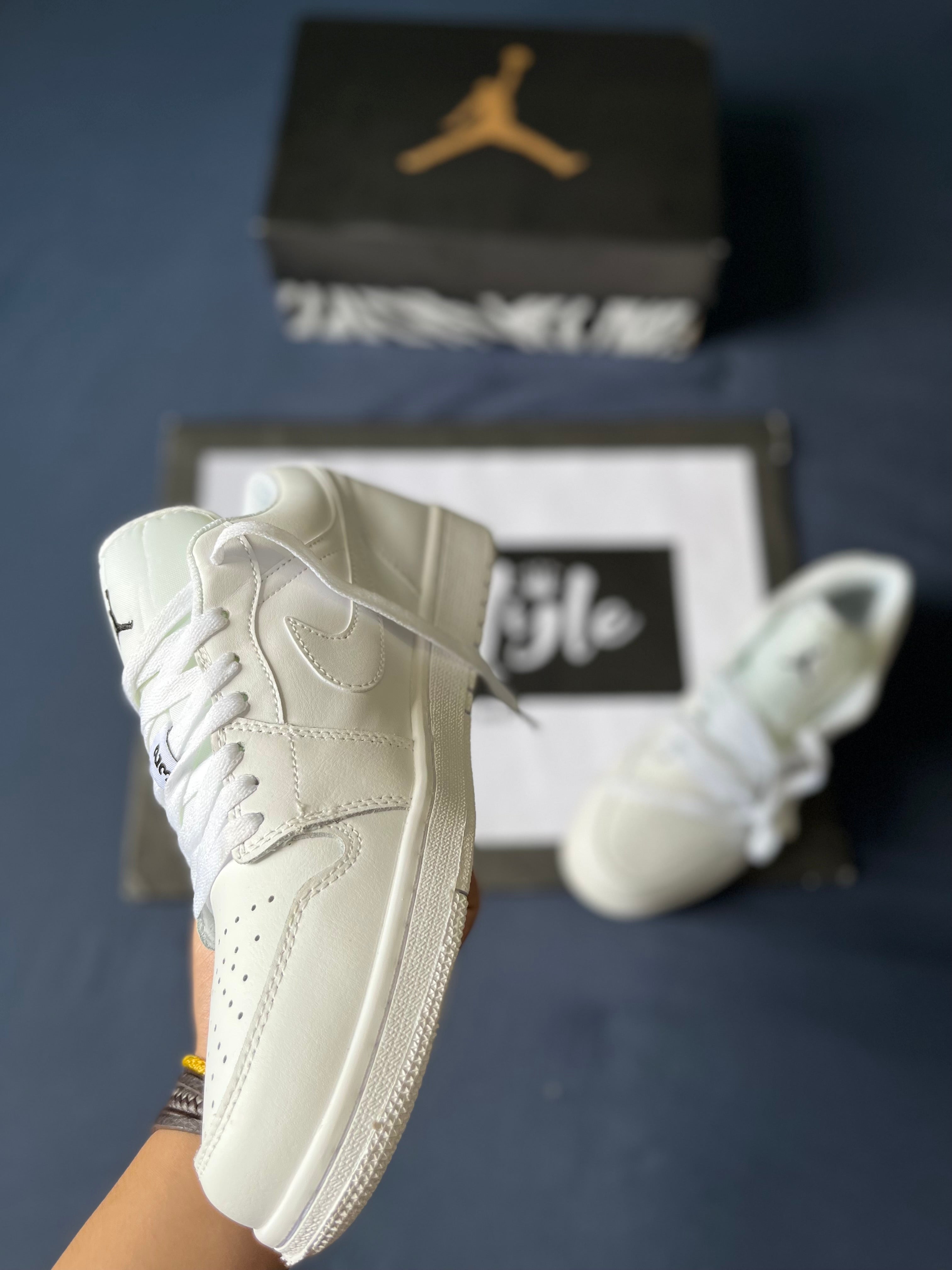 JORDAN RETRO 1 | WHITE