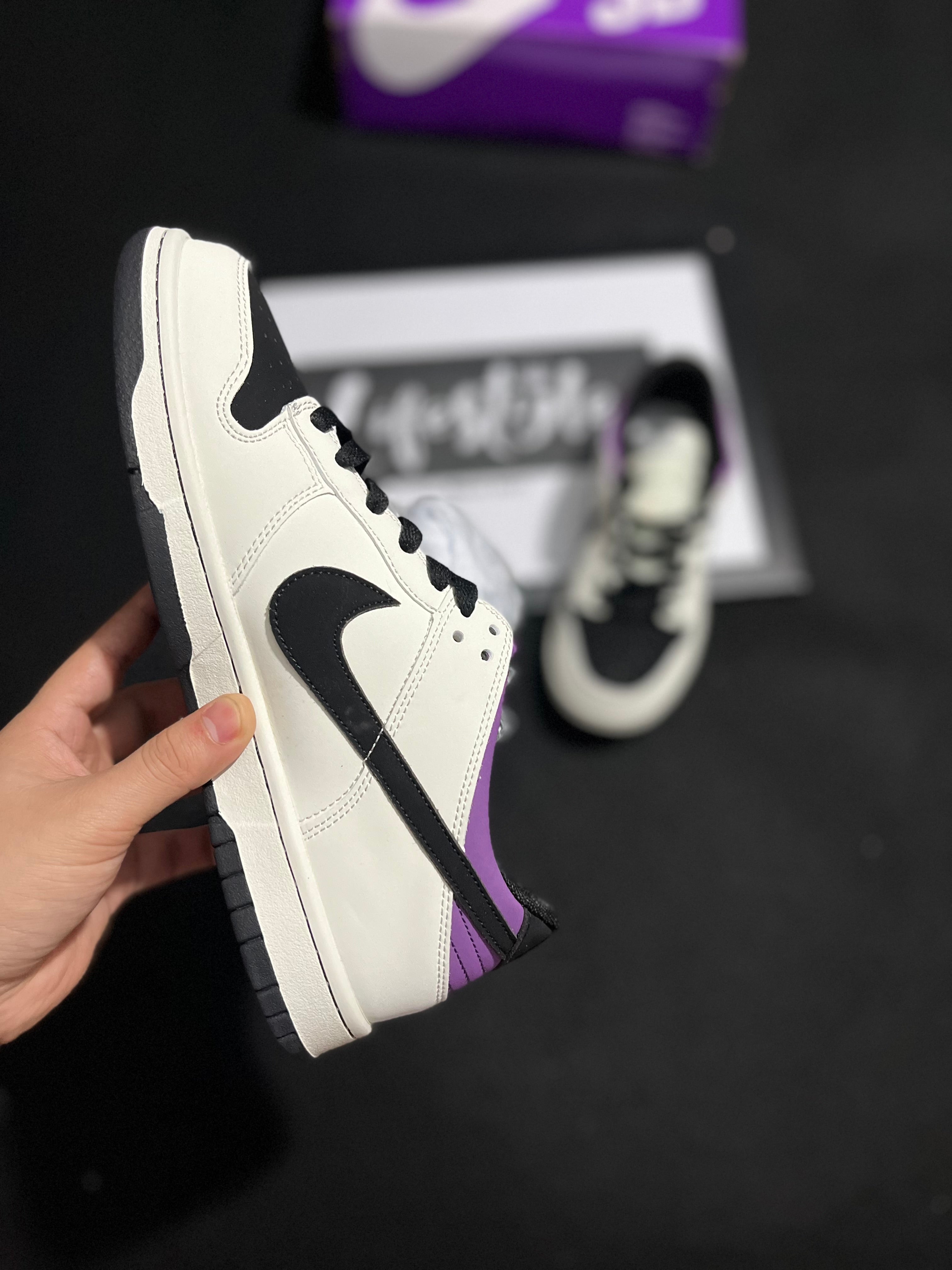 NIKE SB DUNK LOW