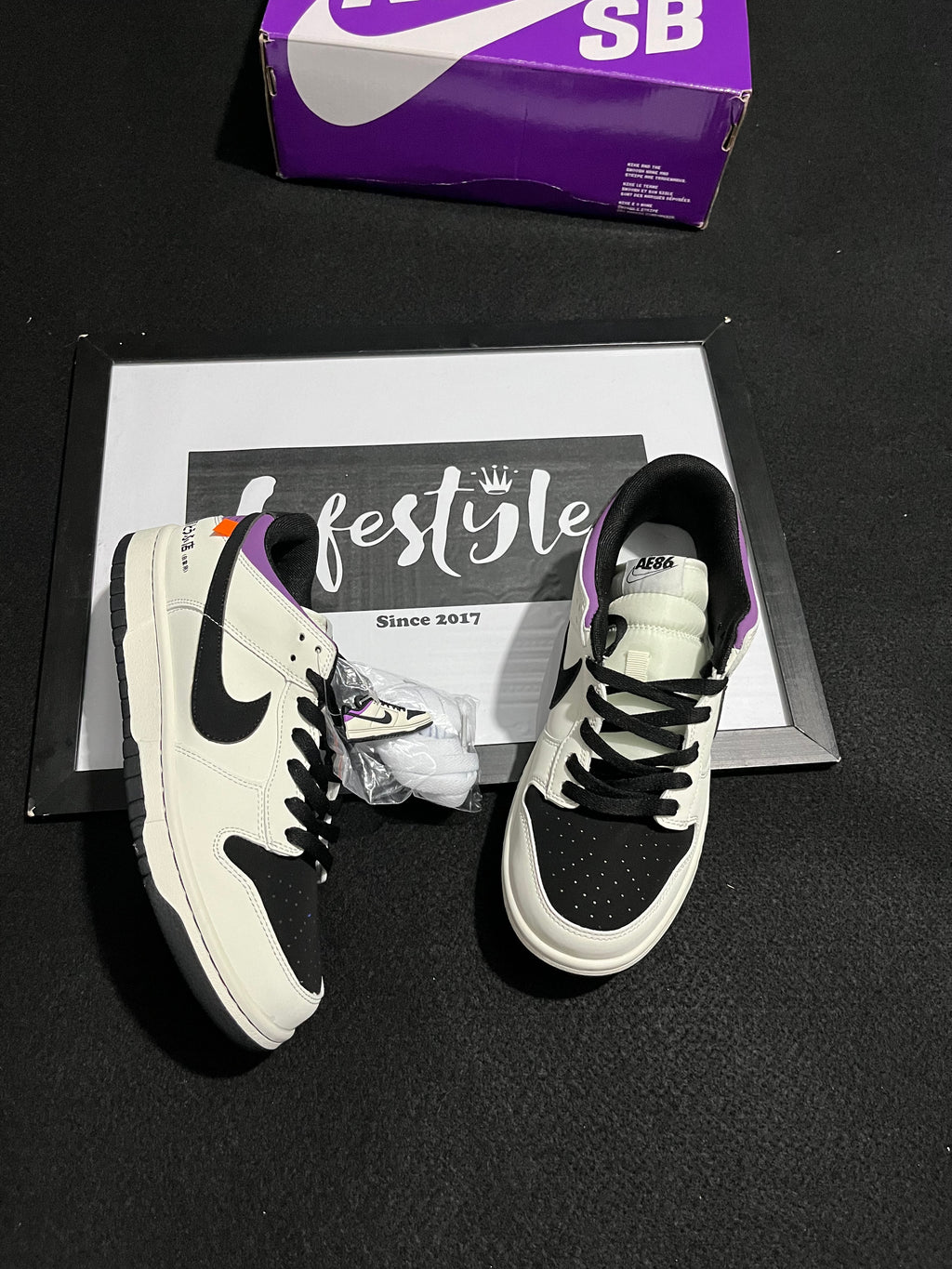 NIKE SB DUNK LOW