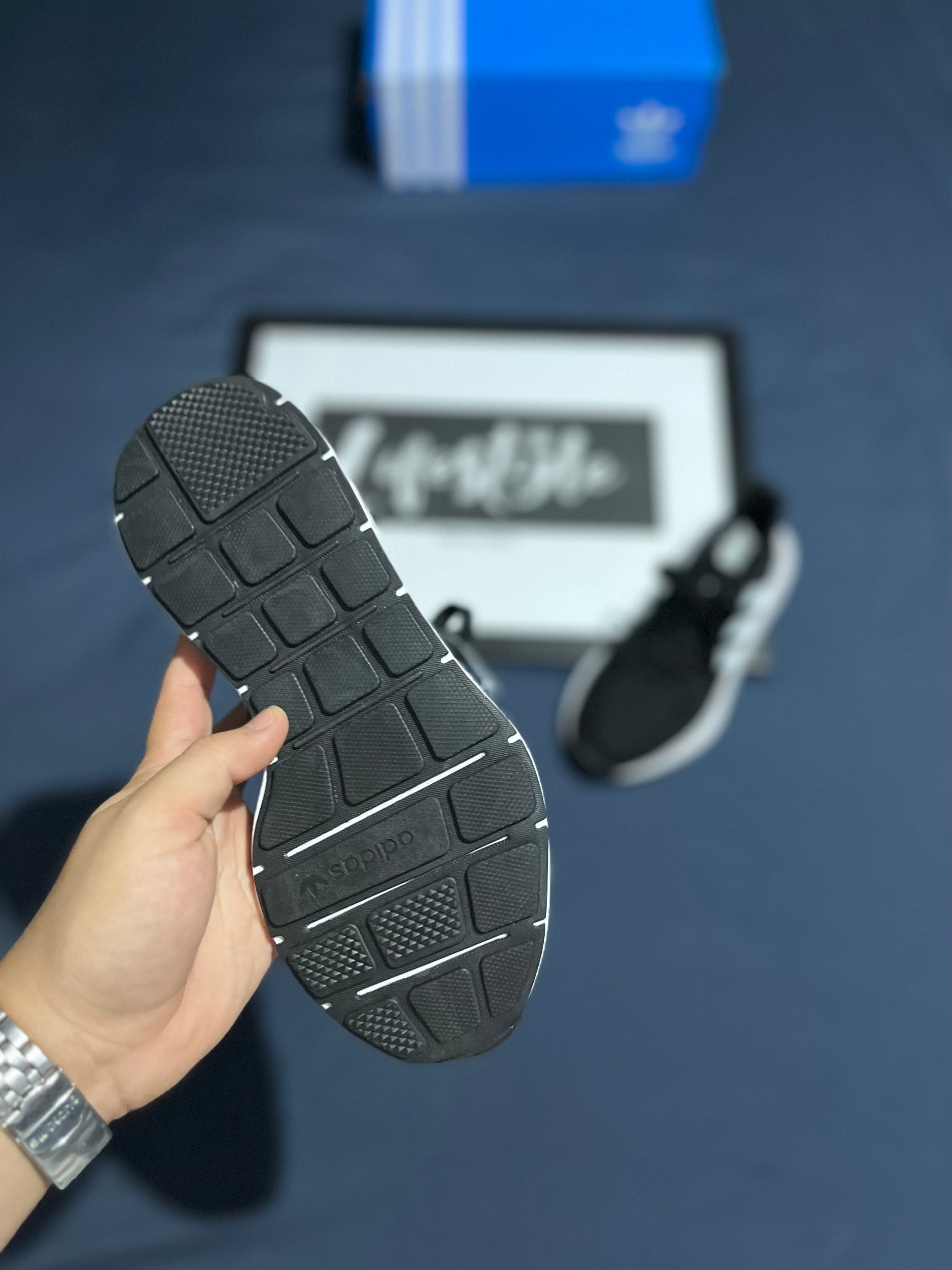 ADIDAS SWIFT RUN