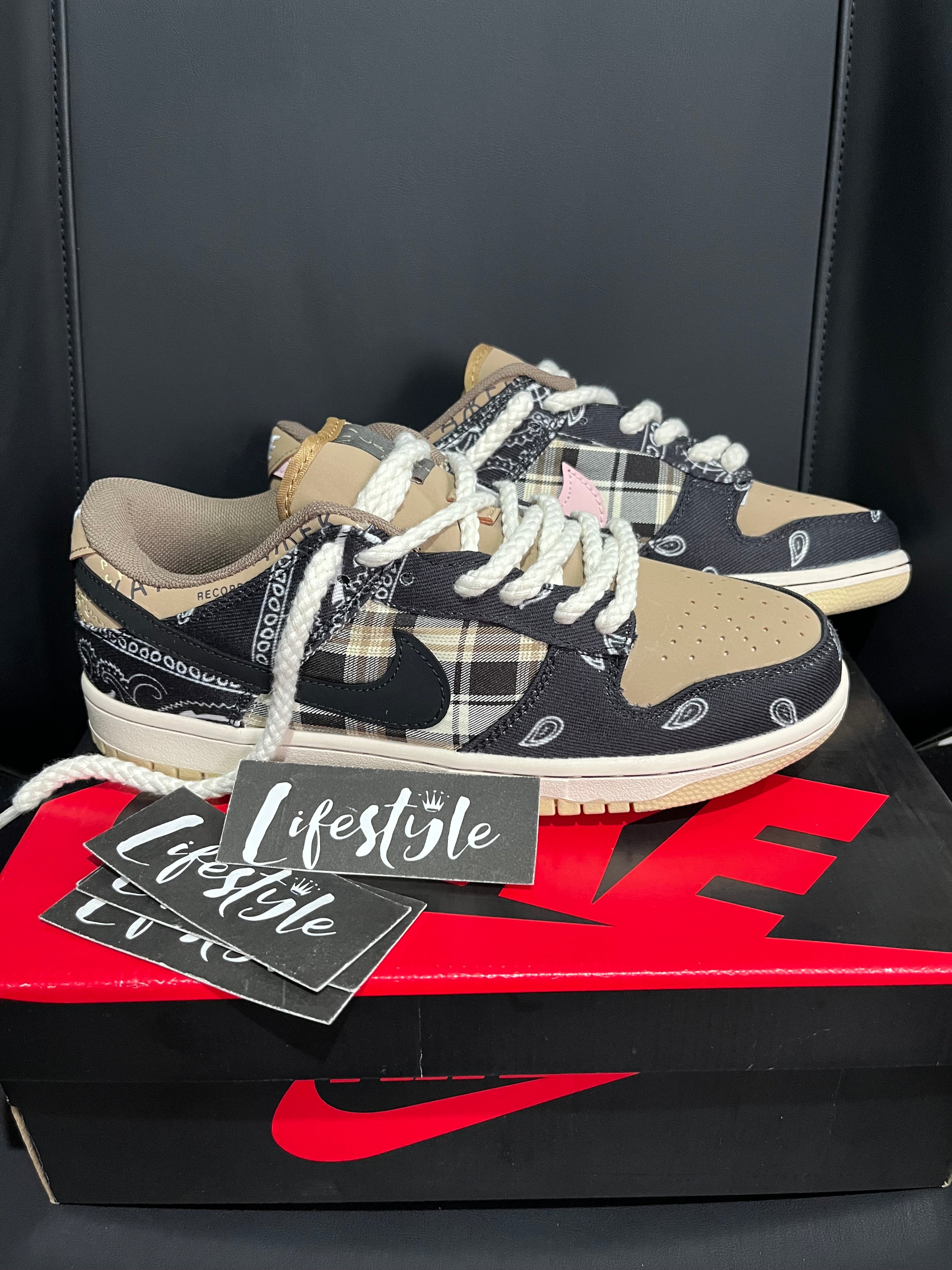 NIKE SB DINK LOW | TRAVIS SCOOT