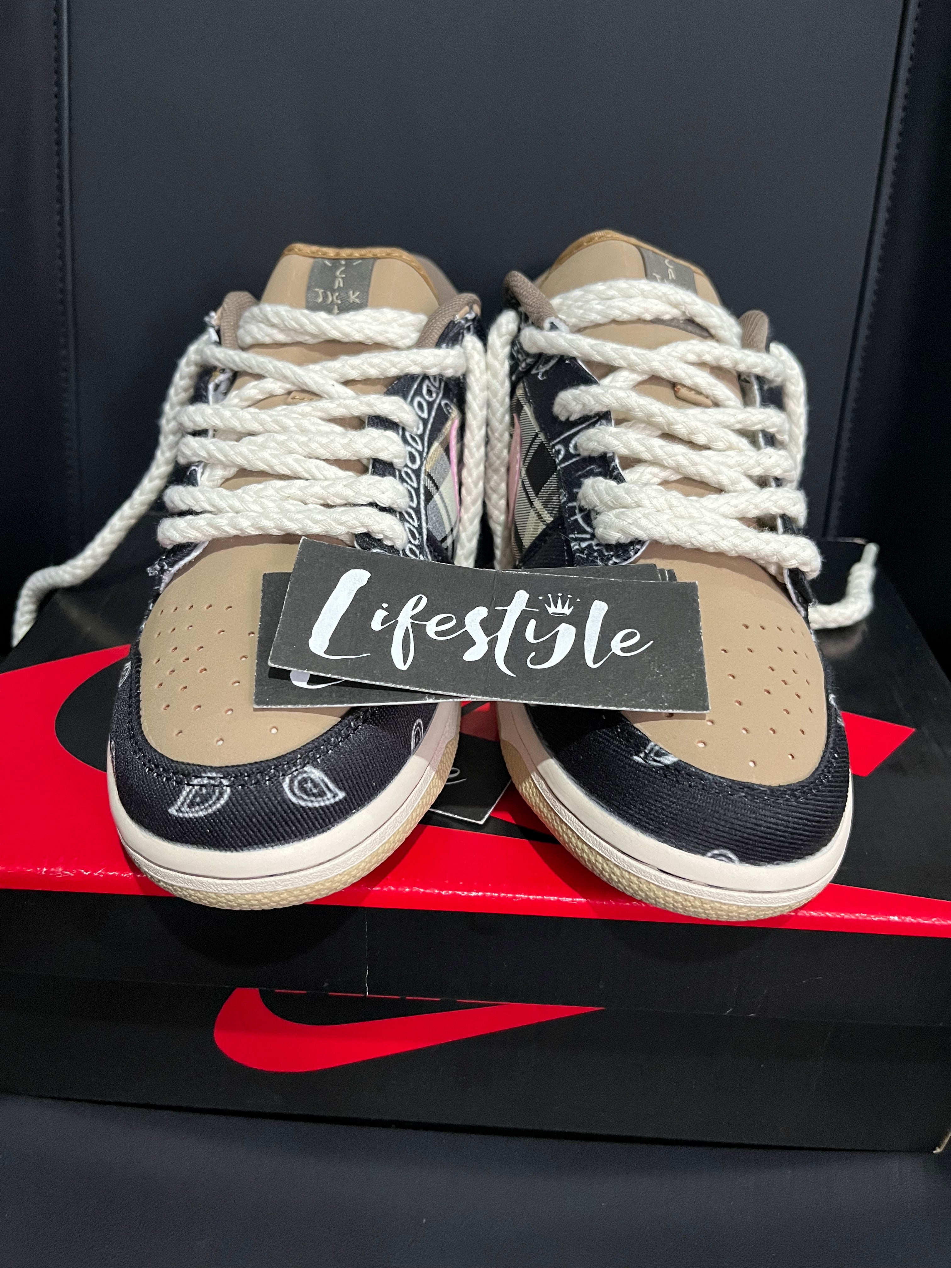 NIKE SB DINK LOW | TRAVIS SCOOT
