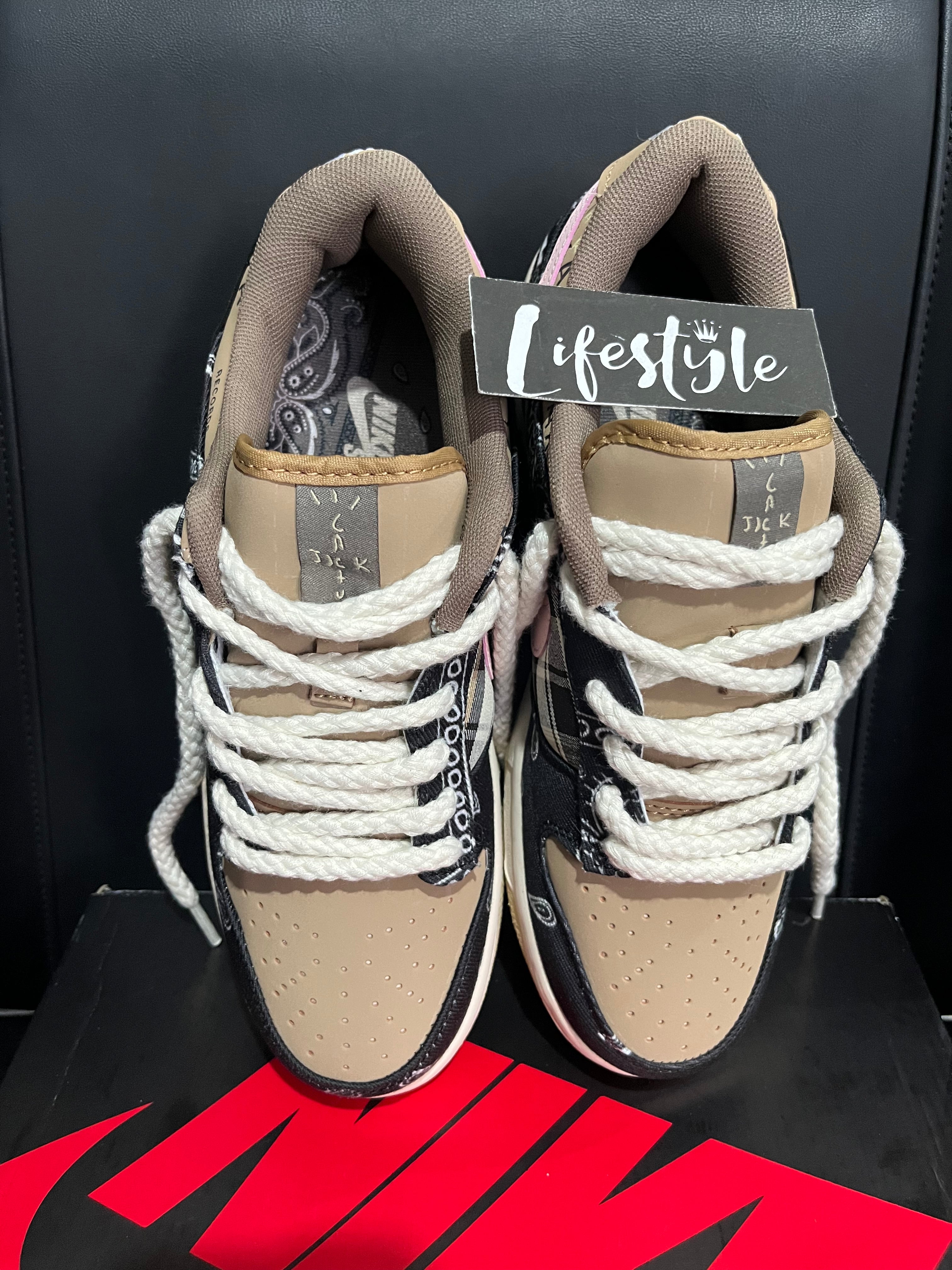 NIKE SB DINK LOW | TRAVIS SCOOT