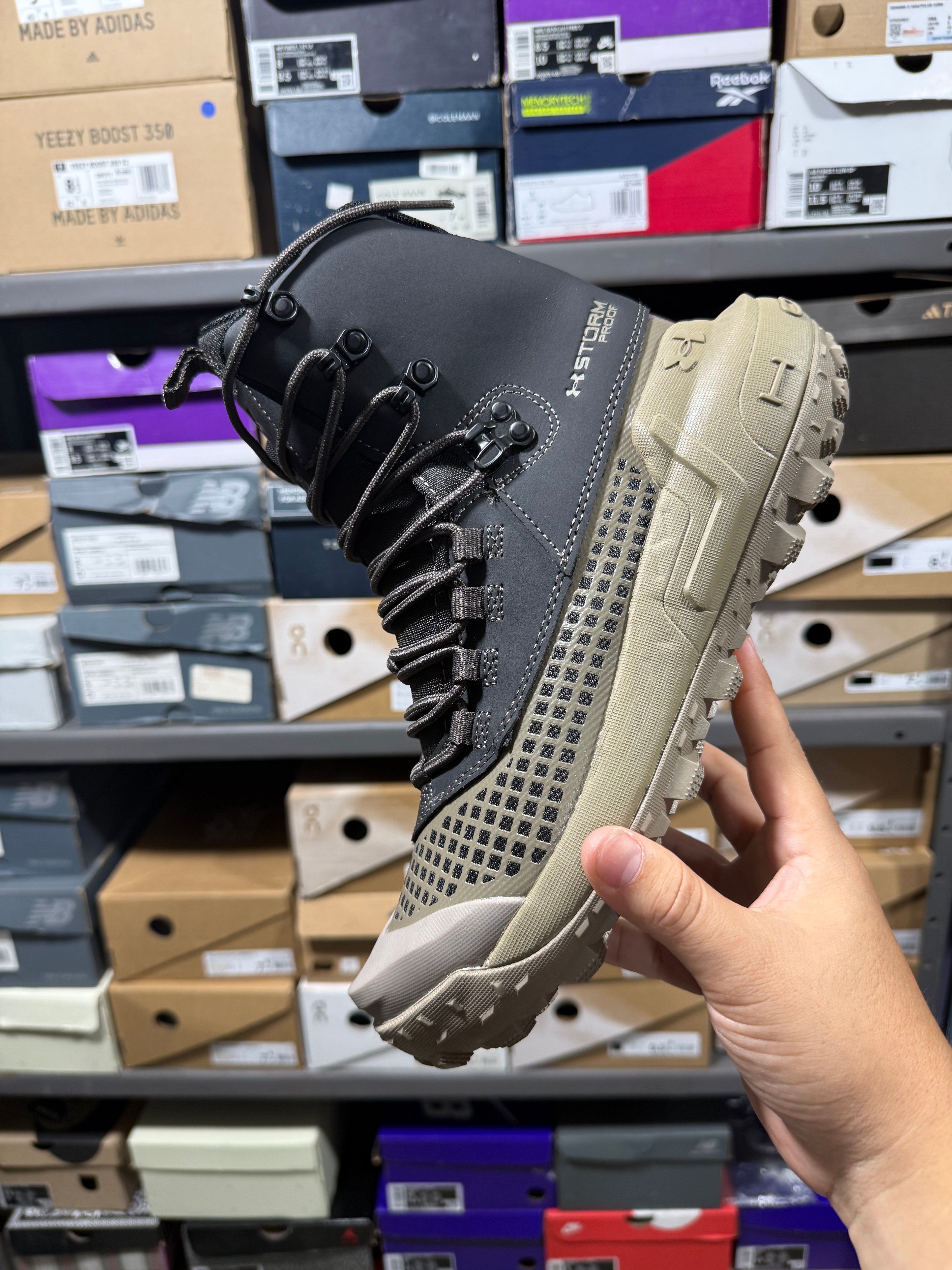 UNDER ARMOUR | TÁCTICA STORM PROOF