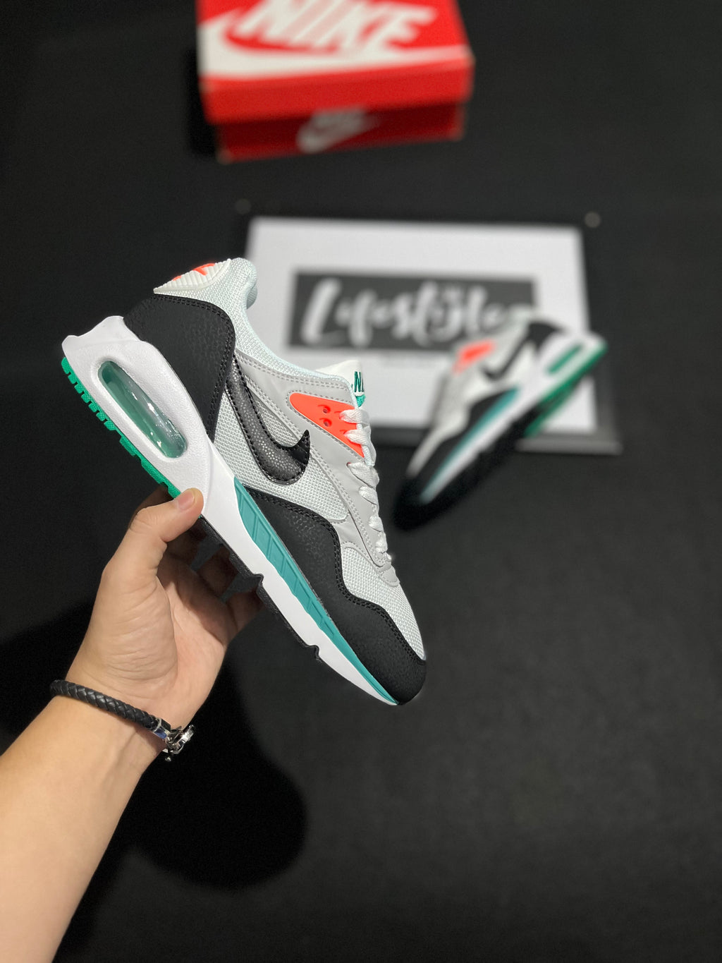 NIKE AIR MAX