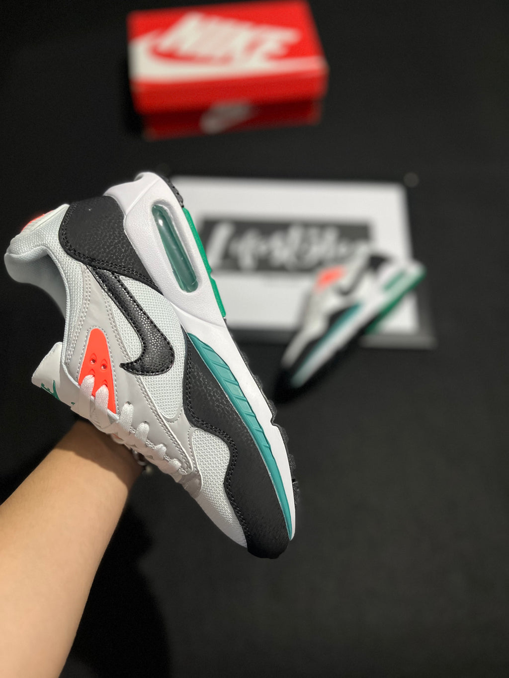 NIKE AIR MAX