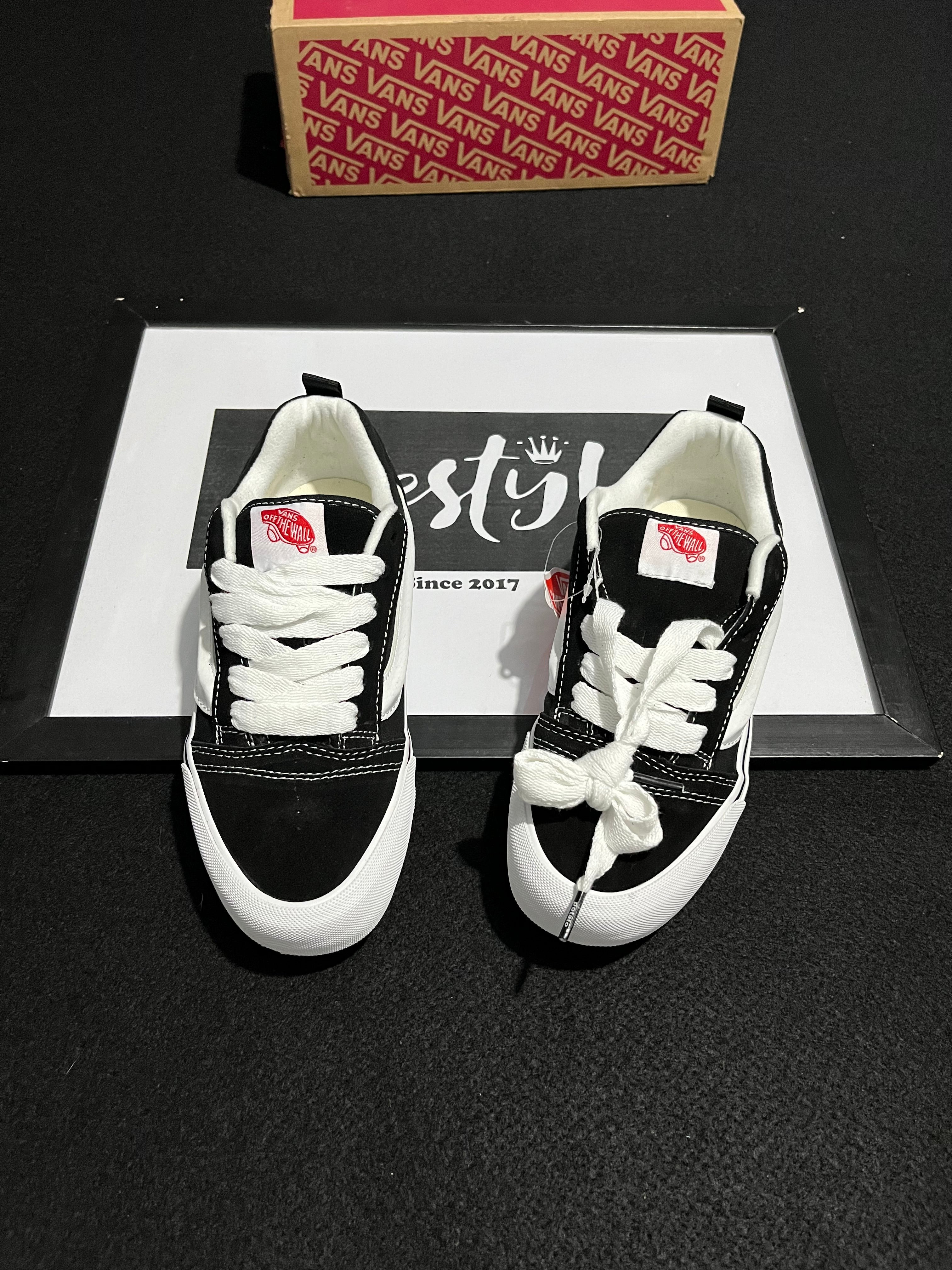 VANS KNU SKOOL