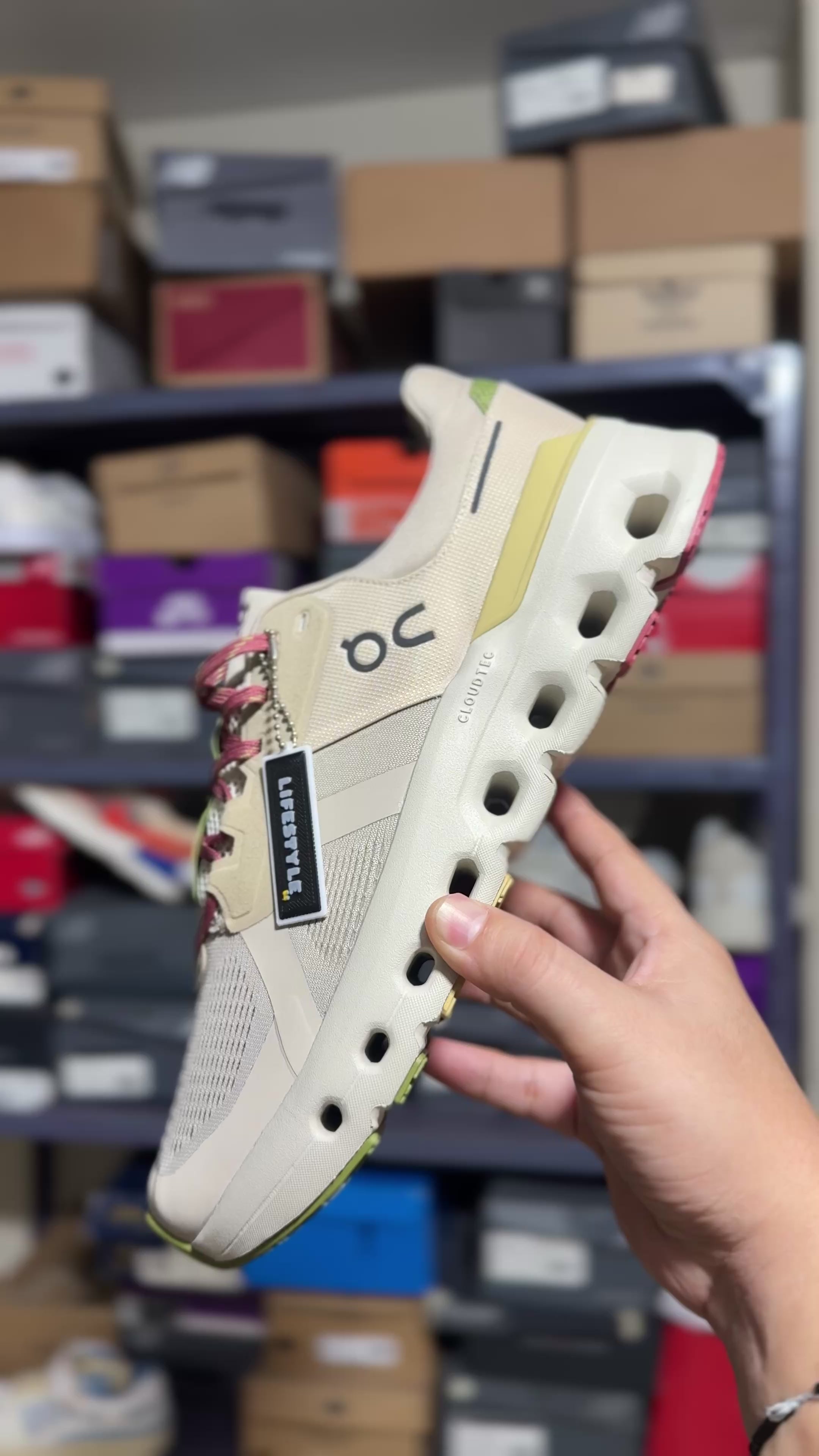 ONCLOUD DAMA | CLOUDRUNNER2 | WALKGOOD